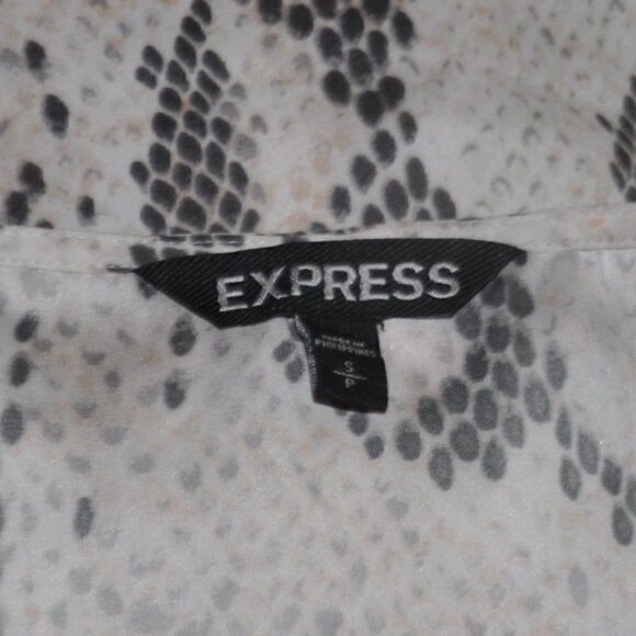 2/$10 Express Soft and Silky Top - See Measurements - Picture 4 of 4